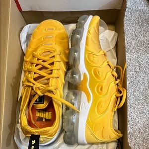 Nike Women’s Air Vapormax plus ‘Go the extra Smile’